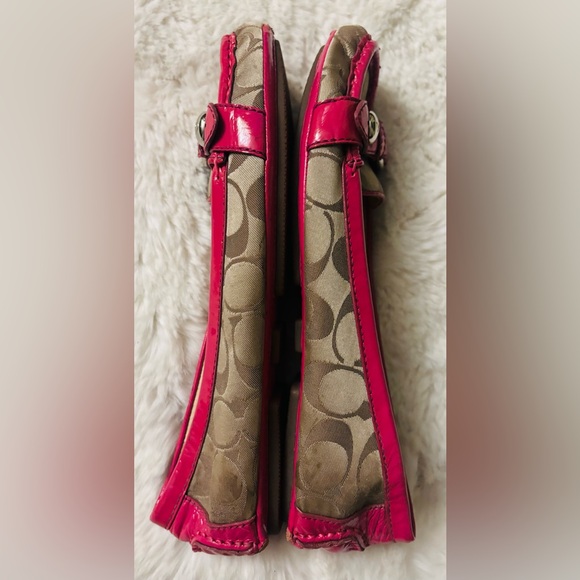 Coach Hellen Flats in Signature Canvas with a Pink Patent Leather Trim Size: 8 - Picture 4 of 8